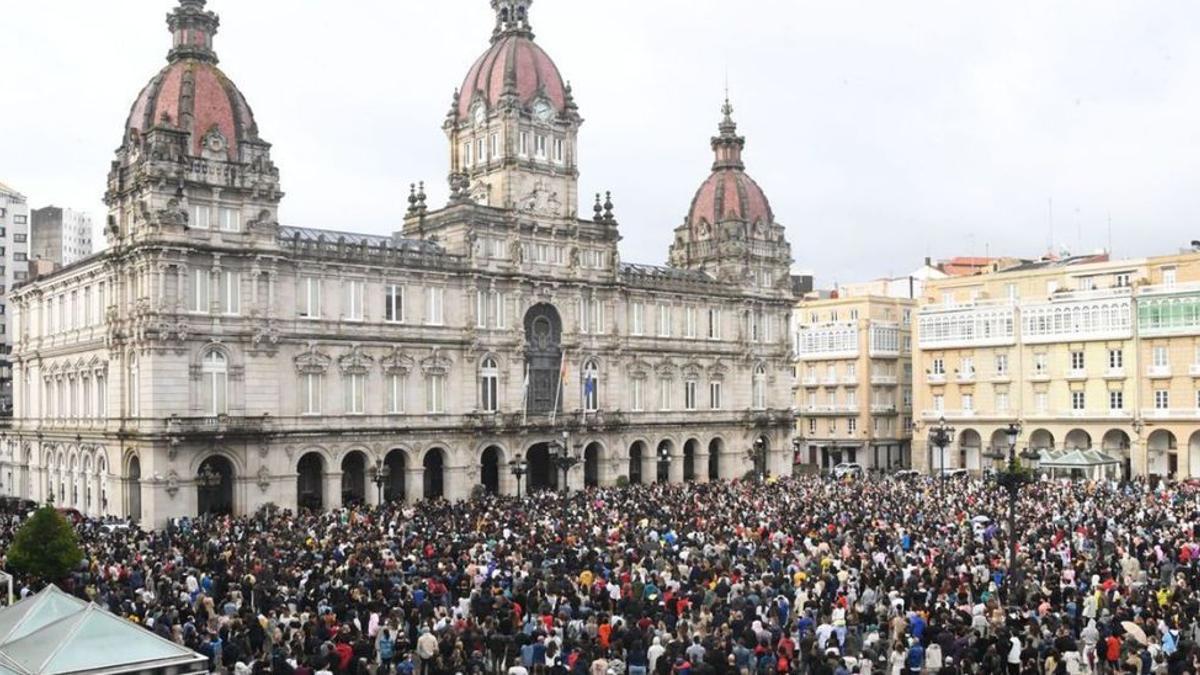 Multitudinaria manifestación en María Pita en repulsa al crimen de Samuel.