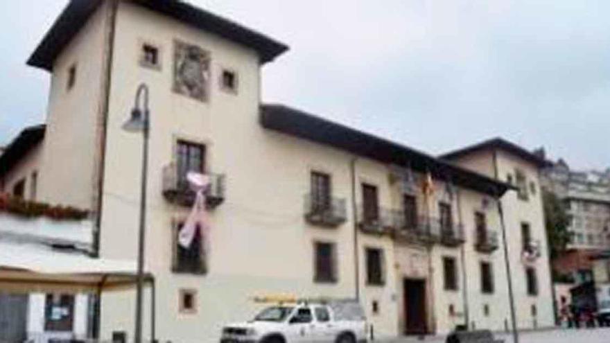 Cangas del Narcea condena la agresión sexual sufrida por dos mujeres en la villa