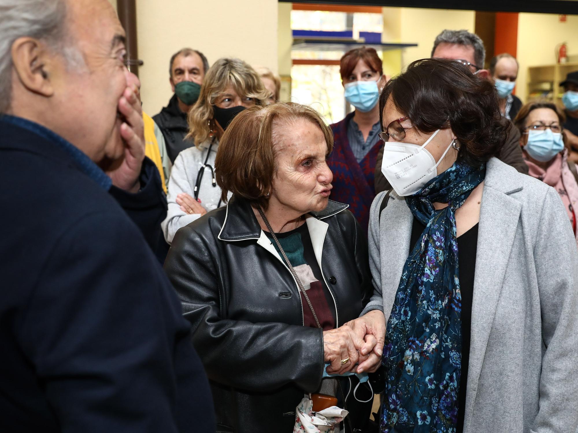 En imágenes: Homenaje a Luis Sepúlveda en la biblioteca de El Coto