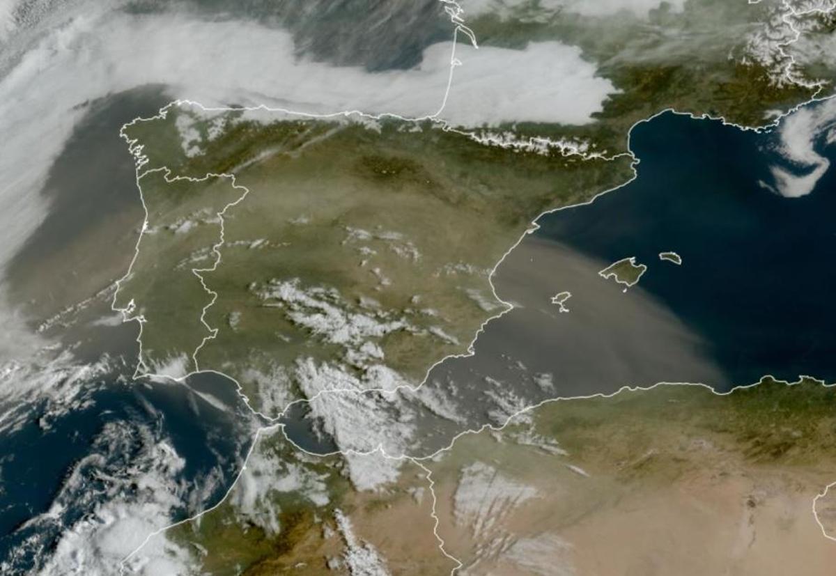 Imagen de satélite que muestra el polvo en suspensión sobre Ibiza y gran parte de la Península.