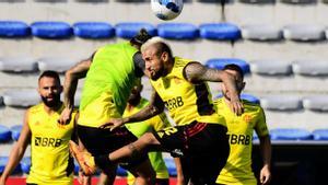 Entrenamiento del Flamengo, con Arturo Vidal en primer plano, previo a la final