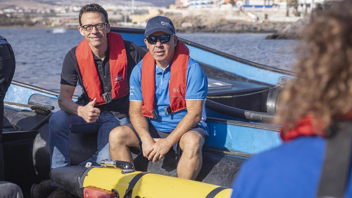 Eduardo Vaz (i) y Carlos Barrera durante una salida con un glider en el marco de la XIV Glider School Taliarte de Plocan, celebrada la pasada semana.