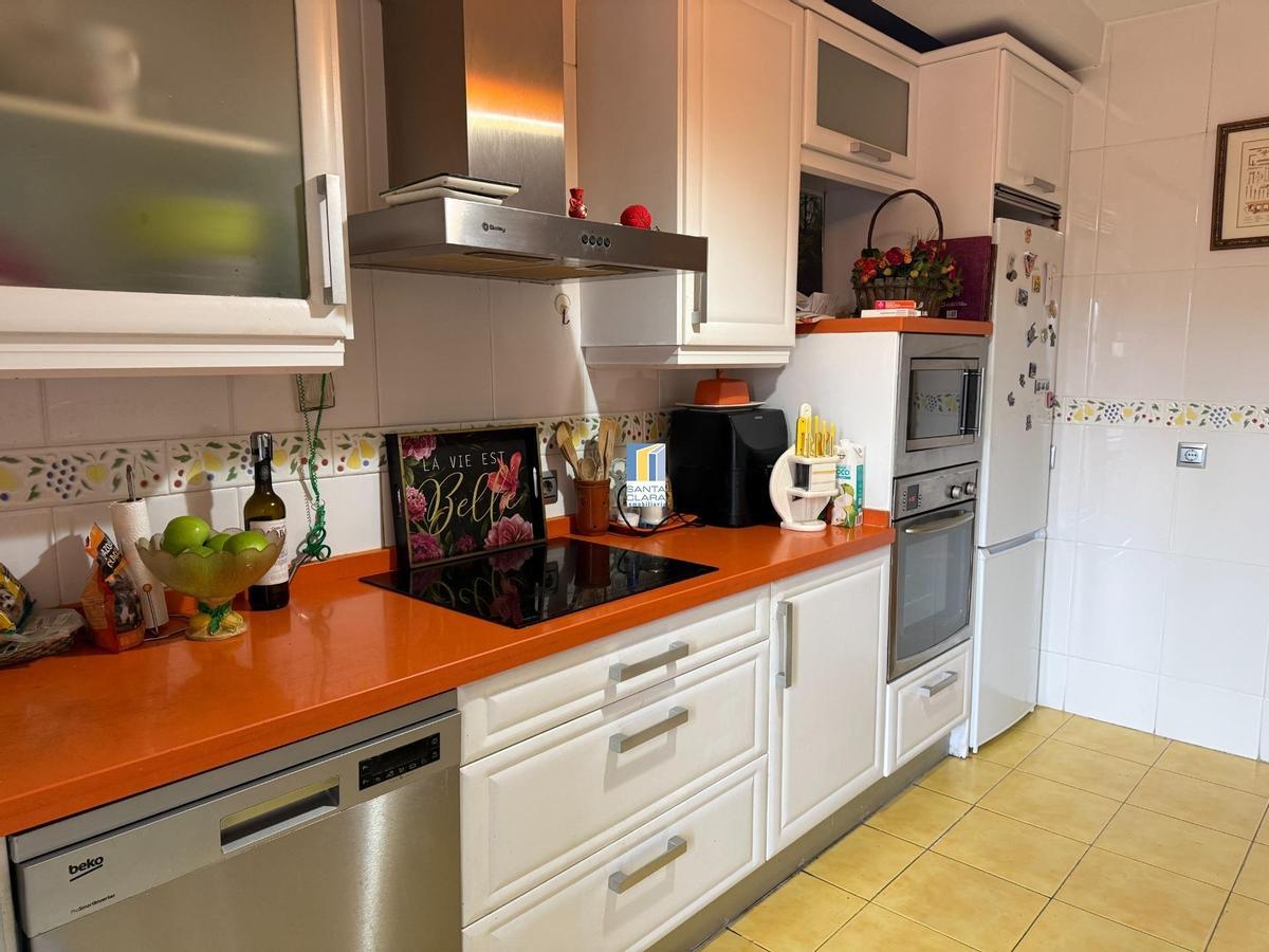 Cocina del piso a la venta en la Ronda de la Feria.