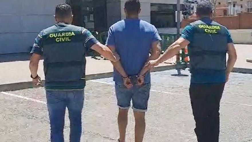 Dos detenidos por suplantar al alcalde de Barbadás para pedir dinero a sus contactos telefónicos