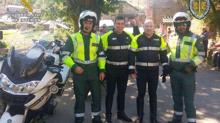 Agentes zamoranos y portugueses durante la primera de las acciones coordinadas.