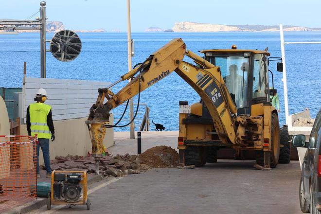Galería: Sant Antoni empieza a peatonalizar Vara de Rey