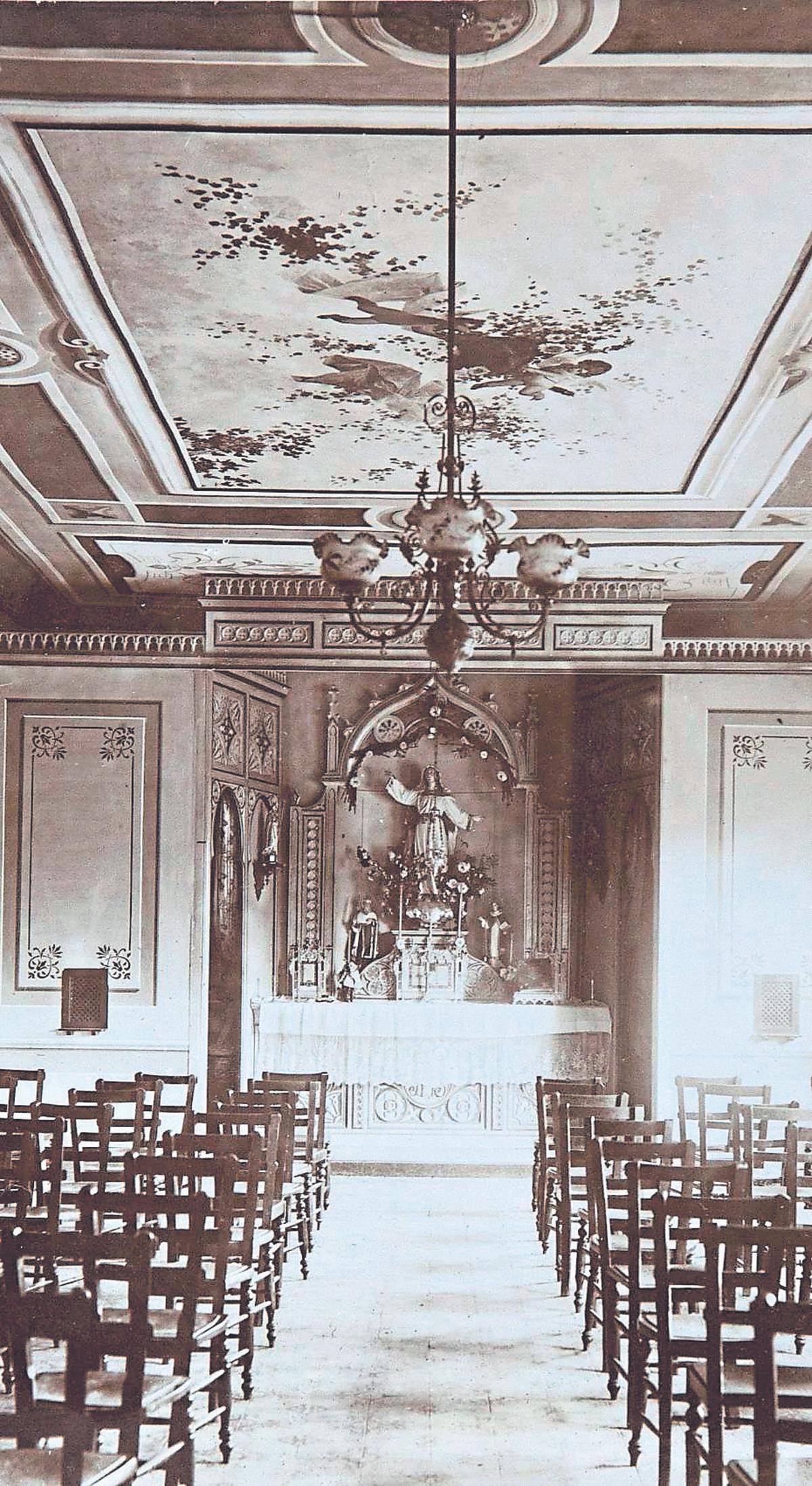 Interior de la capilla del balneario de Fuente Agria.