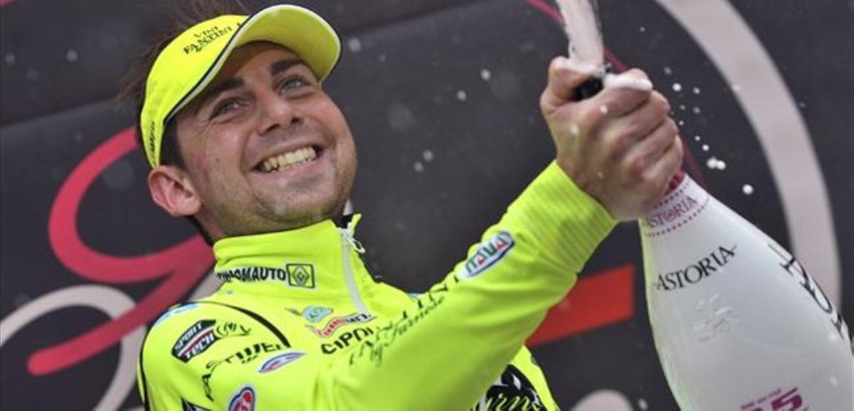 Mauro Santambrogio celebra la victòria en la 14a etapa del Giro.