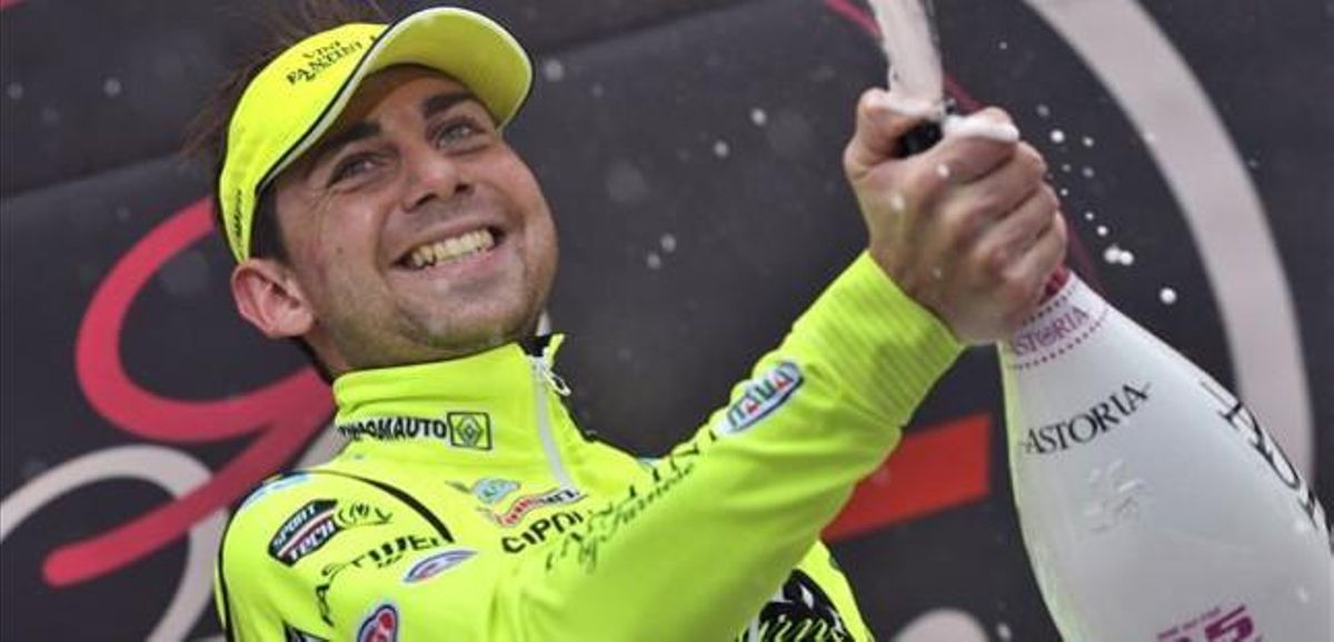 Mauro Santambrogio celebra la victòria en la 14a etapa del Giro. Mauro Santambrogio celebra la victòria en la 14a etapa del Giro.