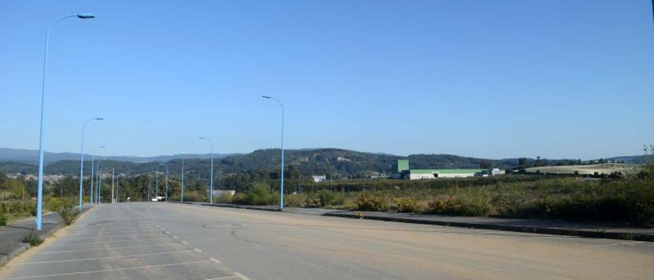 Acceso al polígono de Baión.
