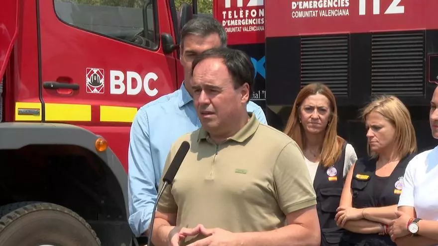 Pérez Llorca pide ser "ejemplares" en la recuperación de la Serra d'Espadà tras el incendio en la Vall d’Uixó