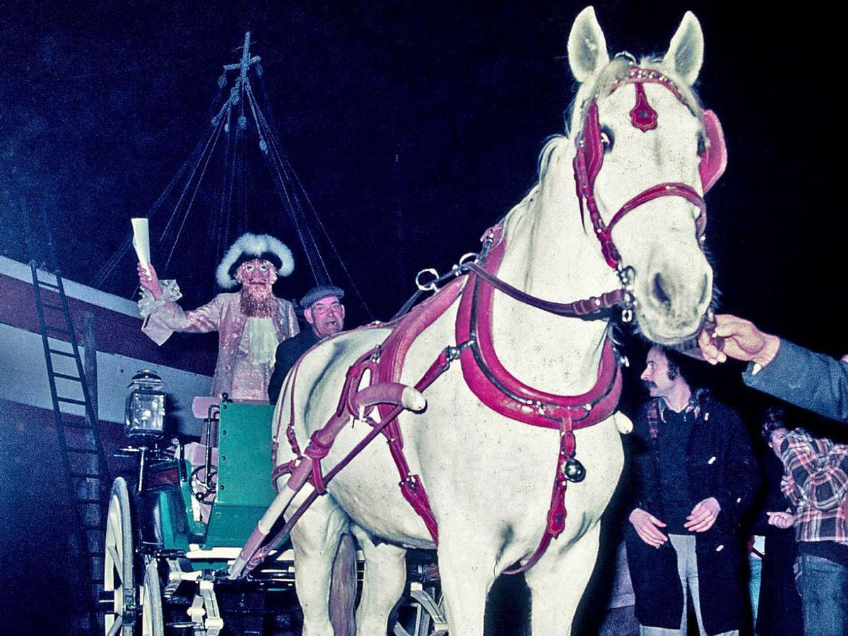 Imagen de la llegada del Rei Carnestoltes a Vilanova i la Geltrú en el Carnaval de 1976