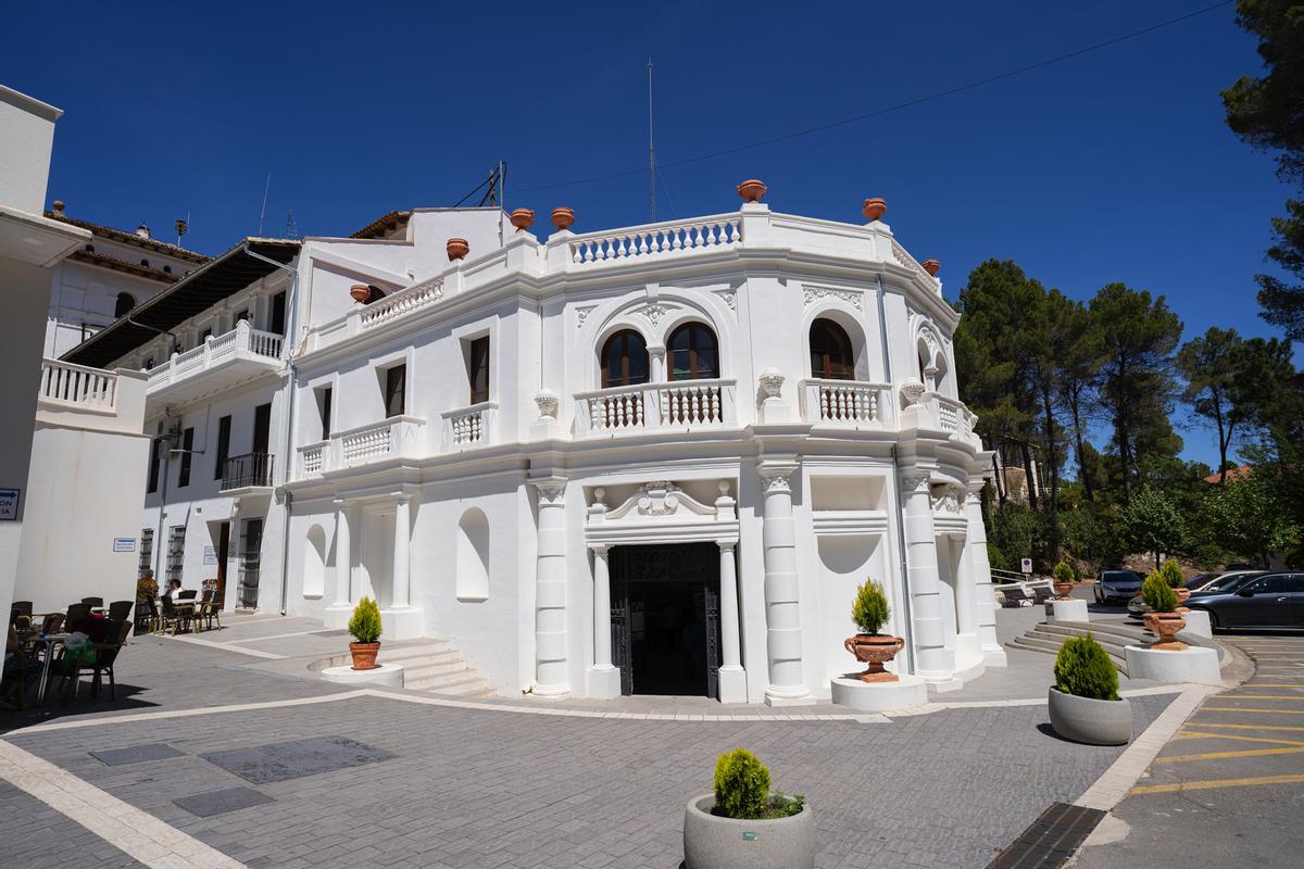 Cofrentes invierte en el balneario como motor económico para el día D