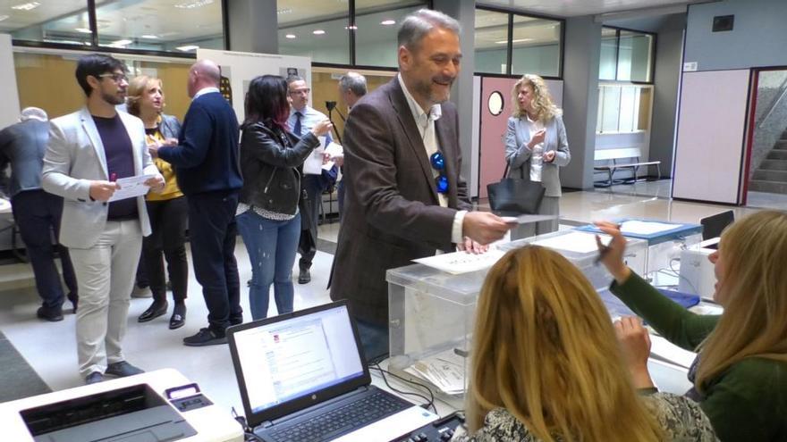 Voto anticipado y presentación en sociedad