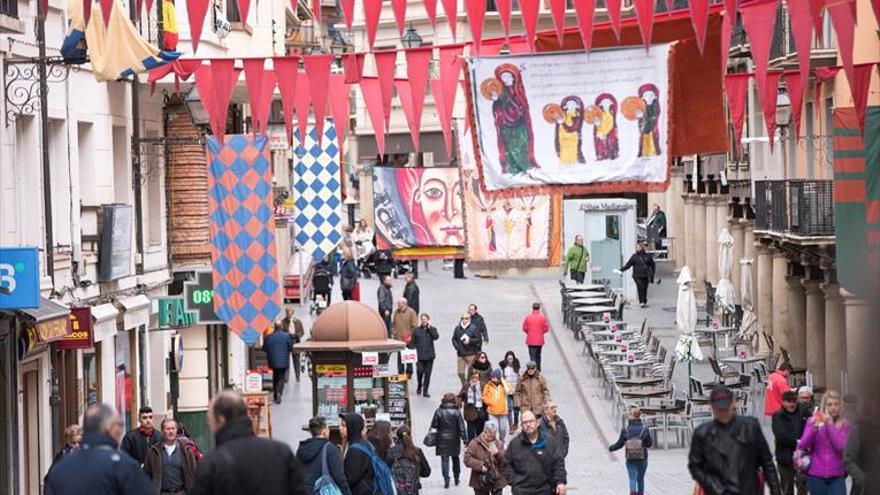 La ciudad engalana sus calles para la 22 edición de las Bodas