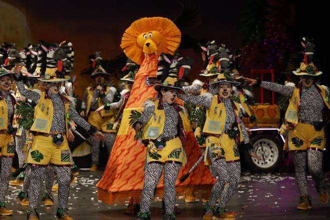 Así fue la primera sesión del concurso de charangas del Antroxu de Gijón (en imágenes)