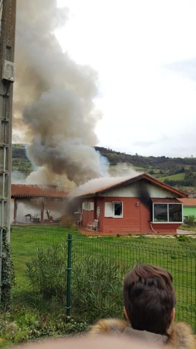 Incendio en una vivienda en Murias, Candamo