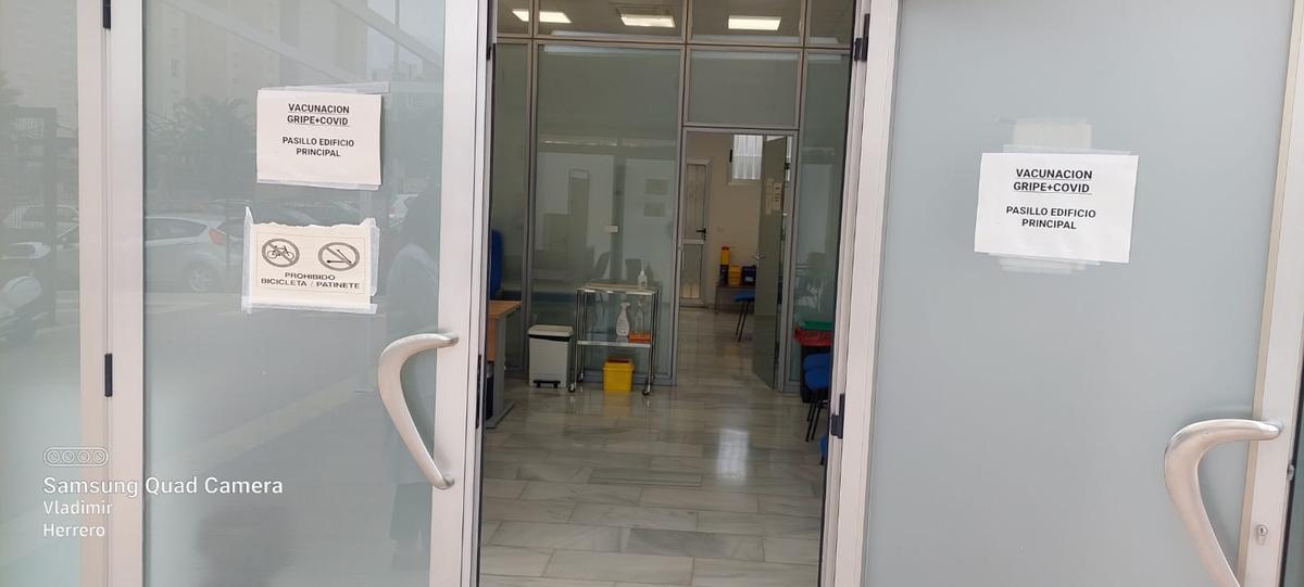 Para llegar a consulta hay que atravesar la sala de extracciones en el consultorio auxiliar de La Cala de La Vila Joiosa