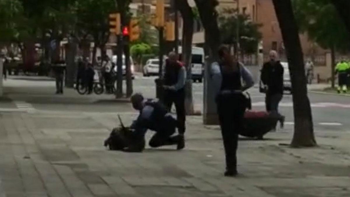 Detenido Un Atracador En Lleida Tras Recibir Un Disparo De Los Mossos En La Pierna VÍdeo