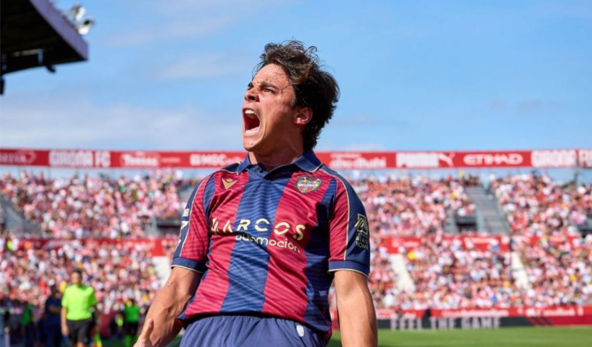 Carlos Álvarez celebrando su gol ante el Girona