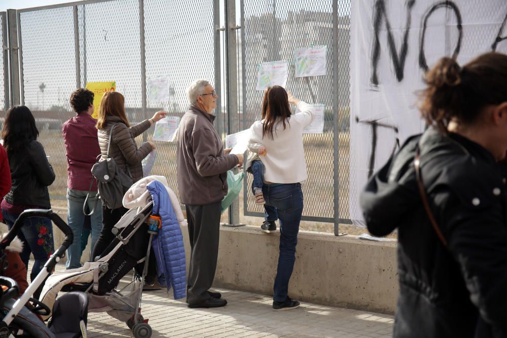 Manifestación vecinal en contra de los talleres de la T2 en Quatre Carreres