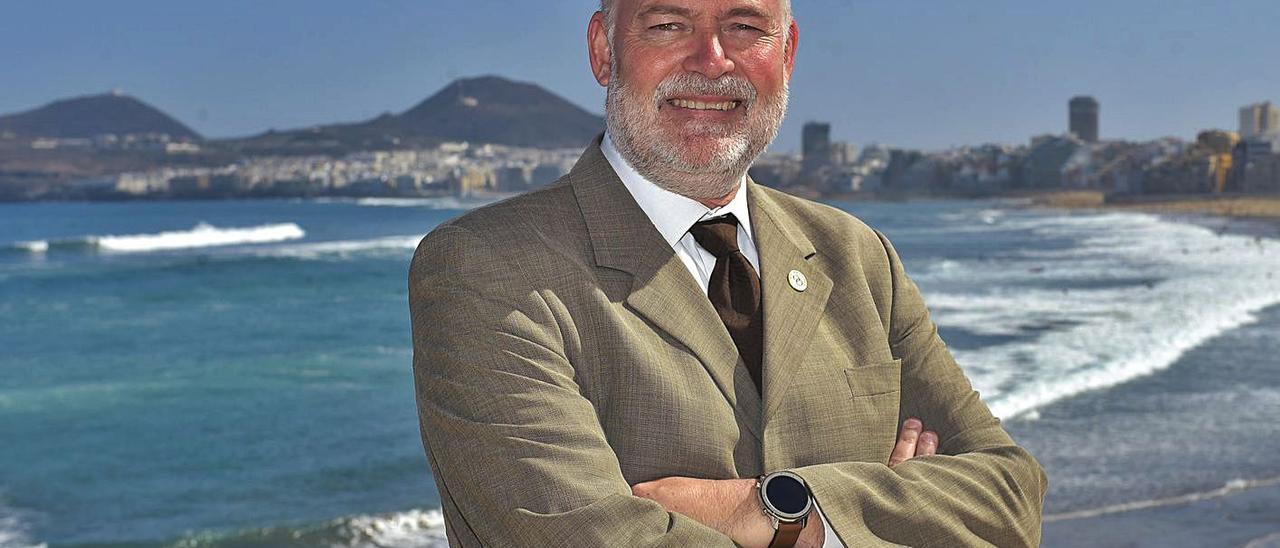 Alejandro Girona, presidente de la Junta Directiva del Colegio Alemán, en el Auditorio Alfredo Kraus. | |  ANDRÉS CRUZ