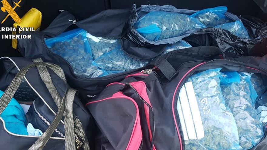 Detenen dos homes a la Jonquera que duien 13 kg de marihuana amagats en bosses al maleter d&#039;un cotxe de lloguer