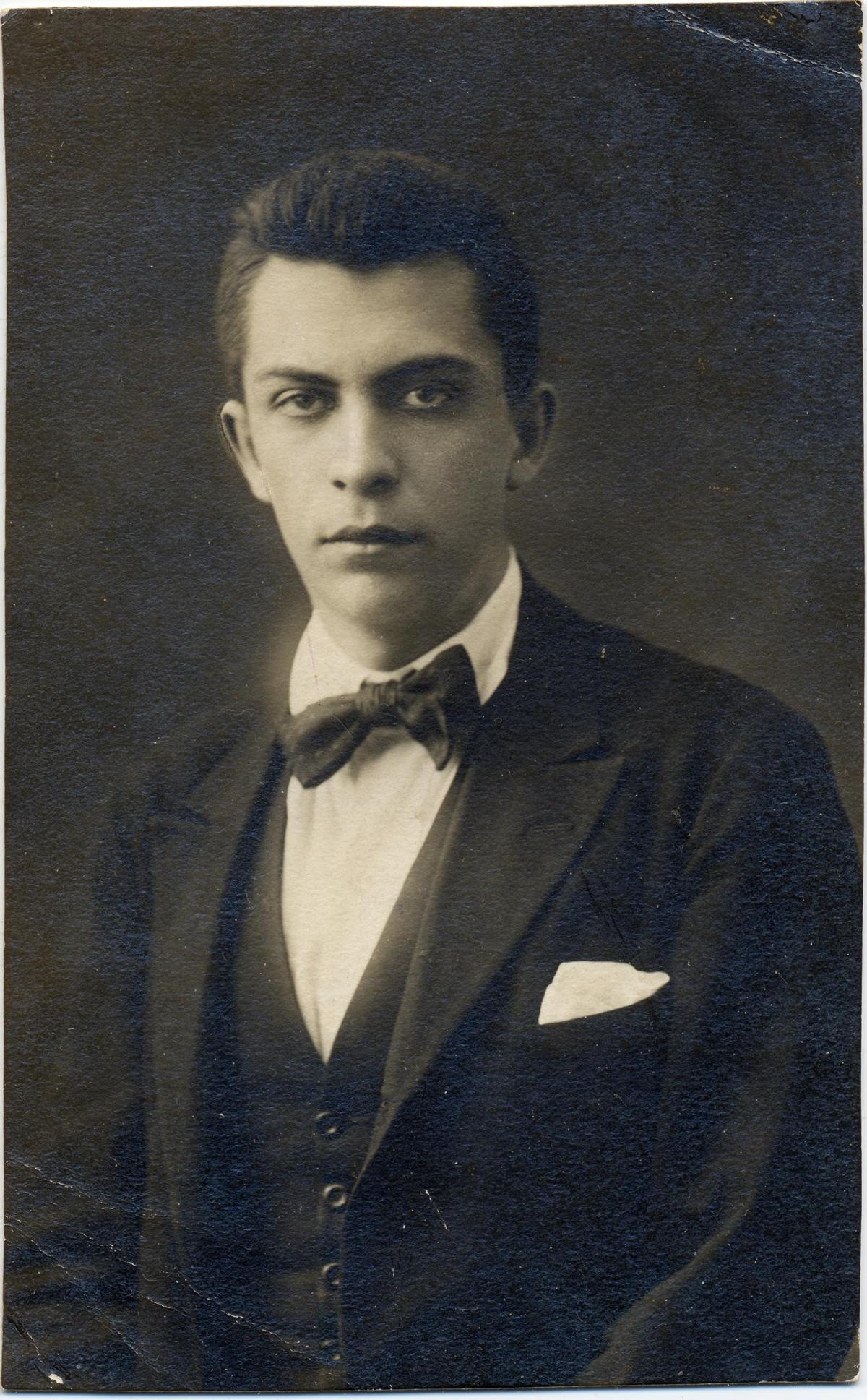 Una fotografía de Chaves Nogales durante su juventud, hacia 1914