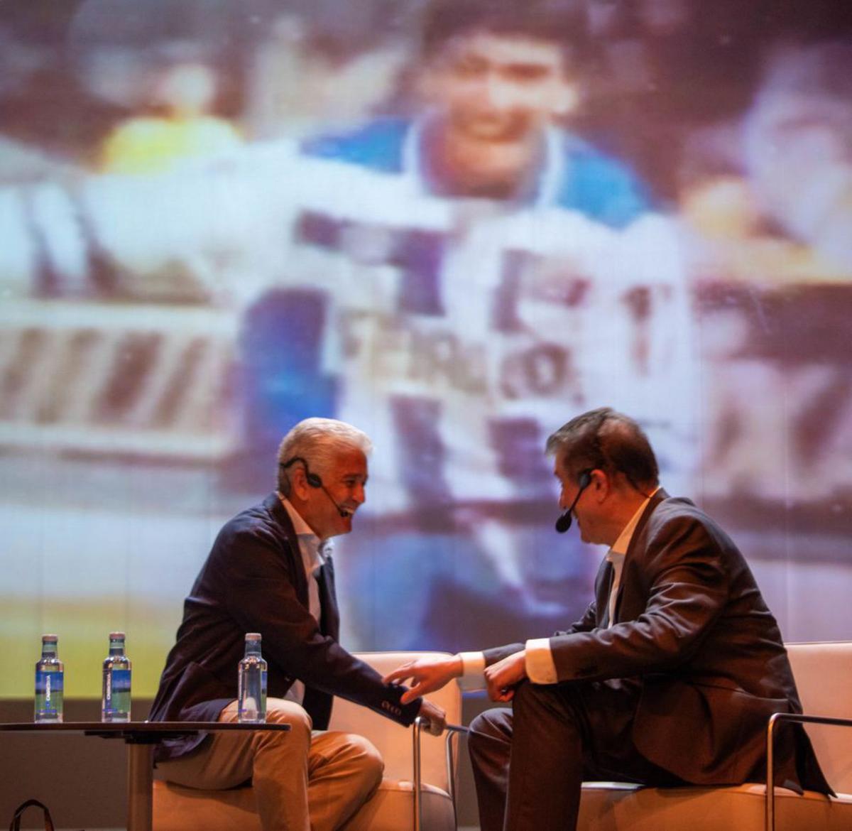 Bebeto se ríe junto a Juan Borrego, concejal de Educación.