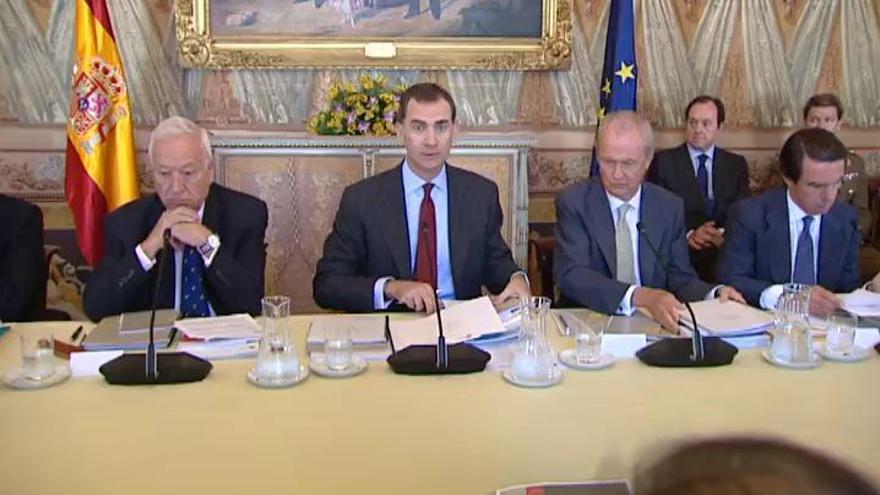 Aznar y González, juntos en la reunión del Instituto Elcano