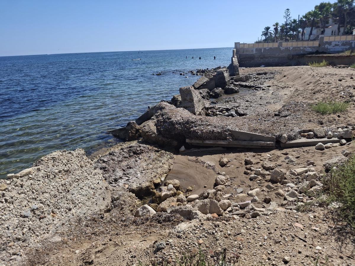 Zambullirse en una playa en ruinas en Dénia (imágenes) Zambullirse en una playa en ruinas en Dénia (imágenes)