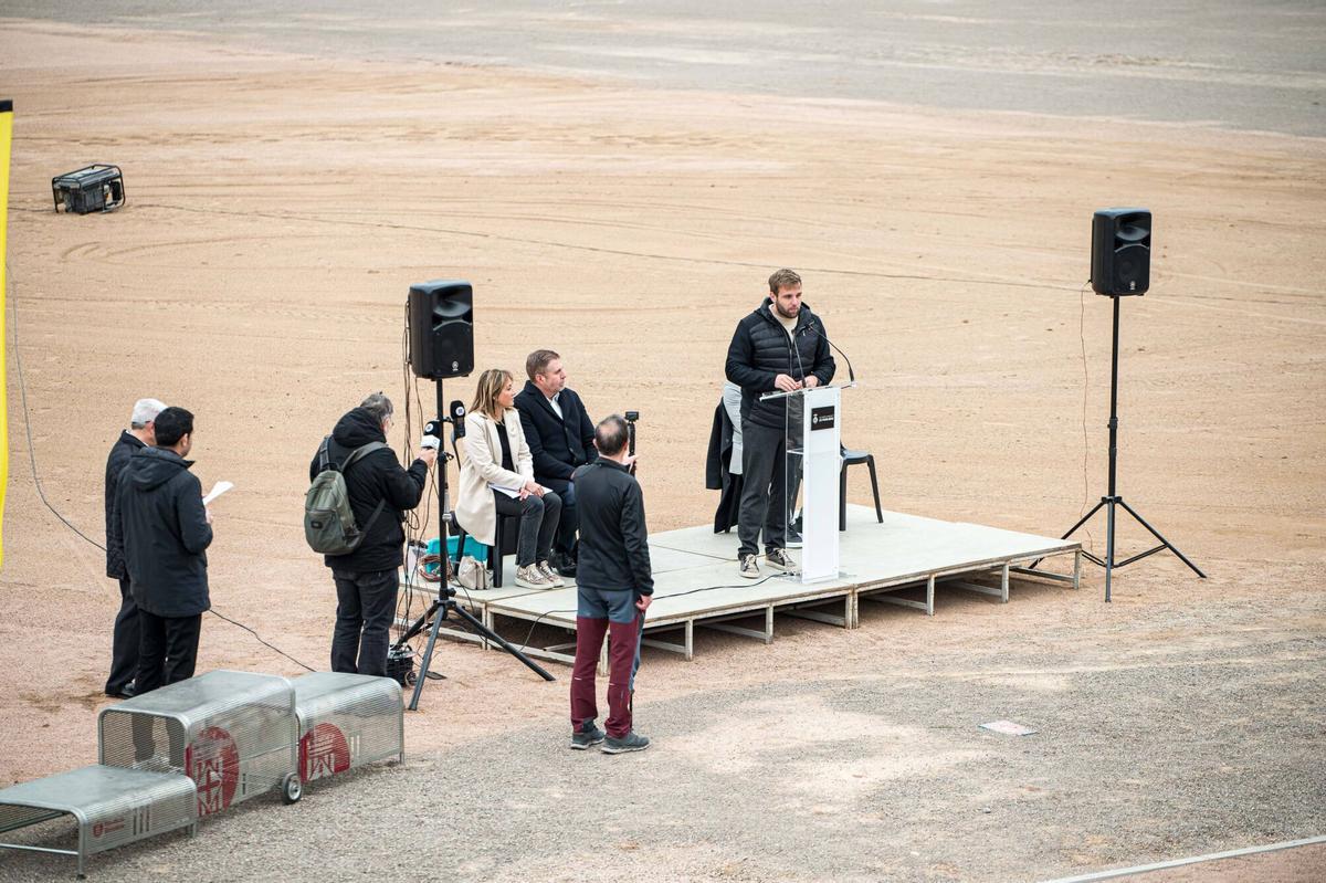 Imatges de la inauguració de la nova pista d'atletisme de Puig-reig