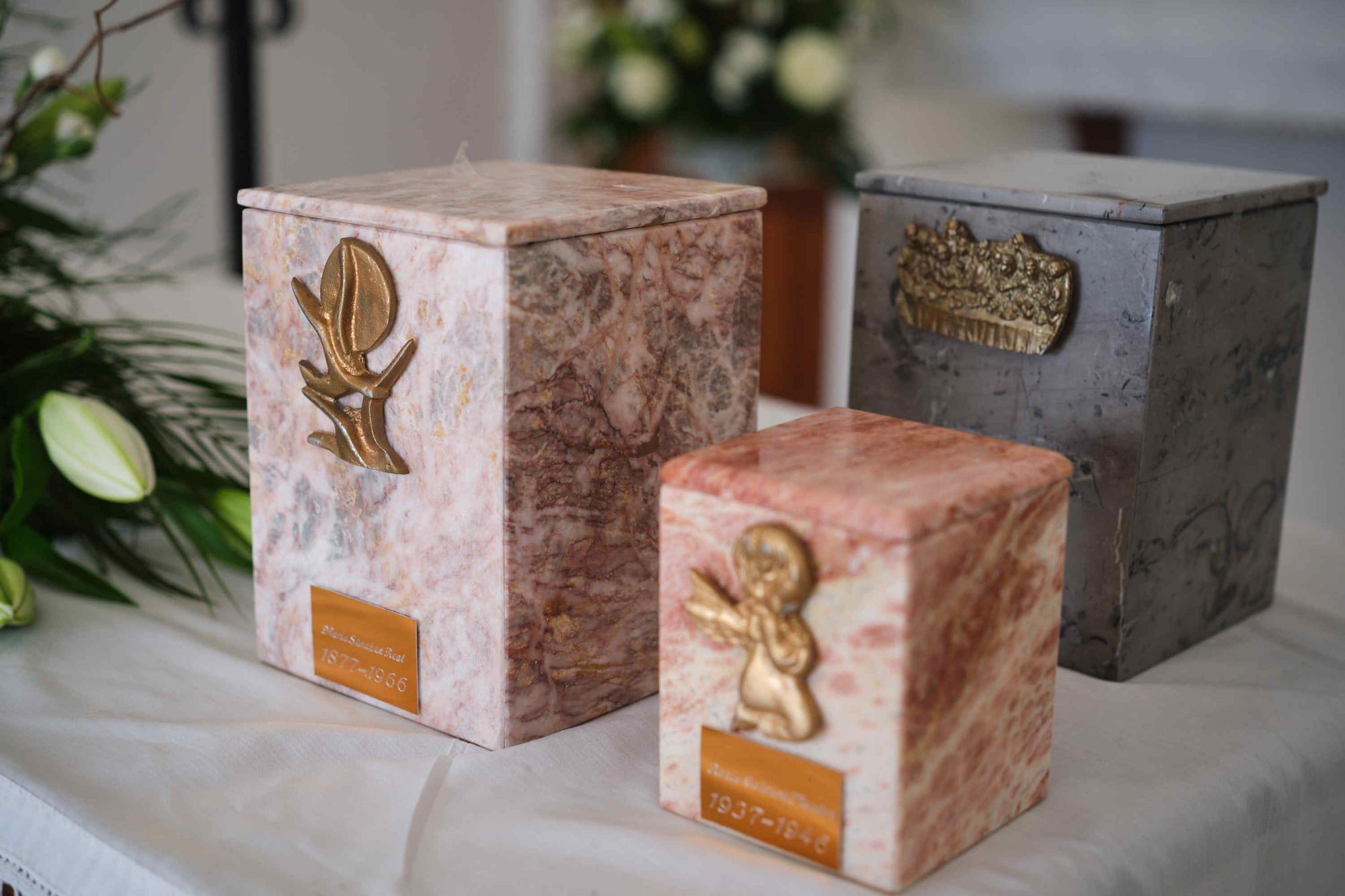 Entierro de los restos recuperados del físico Blas Cabrera Felipe en el cementerio de San Luis, La Laguna