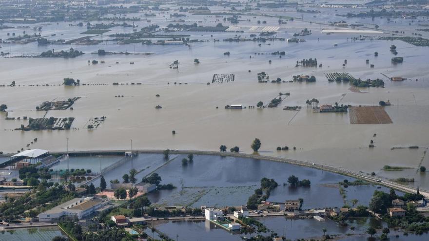 Vista aérea inundaciones de la Vega Baja en septiembre desde helicoptero de la Guardia Civil.