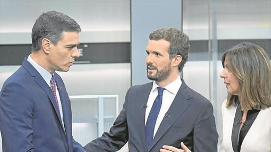 Sánchez busca que Casado le afiance para dialogar con ERC