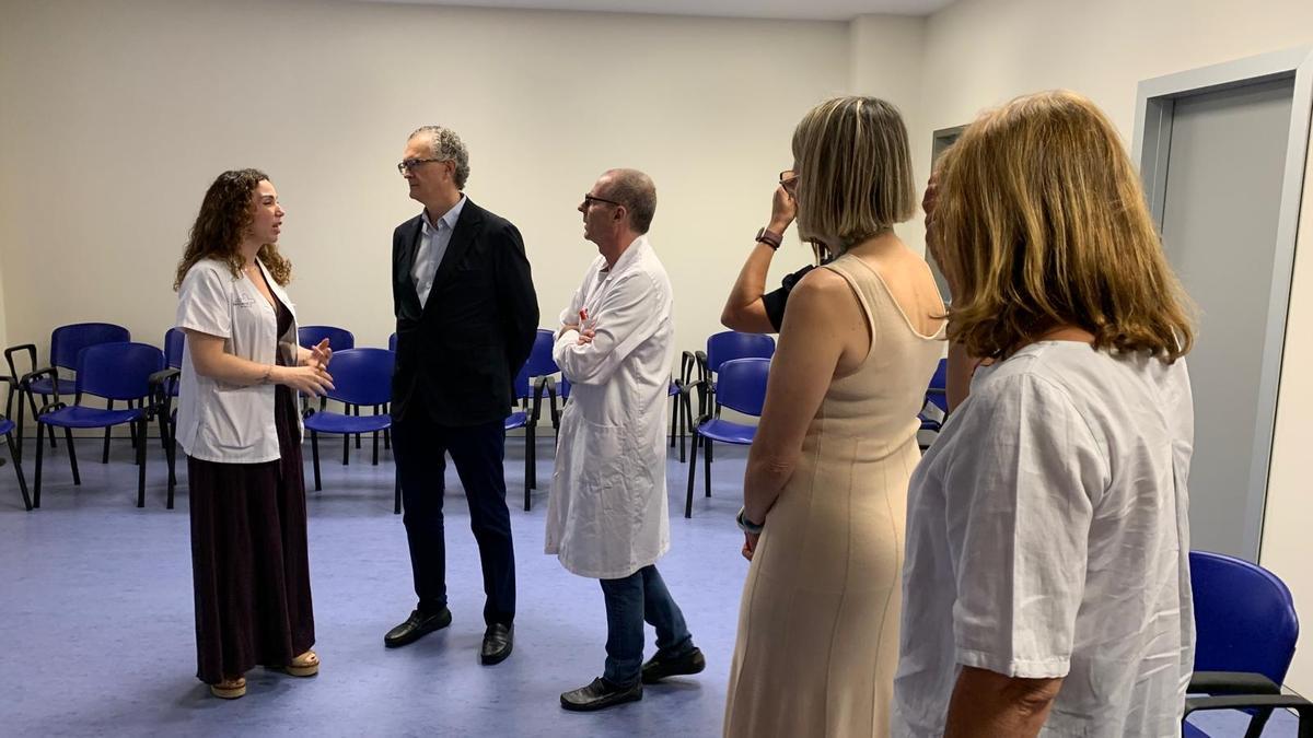 El consejero de Salud, Juan José Pedreño, durante su visita este martes al centro de salud de Algezares.