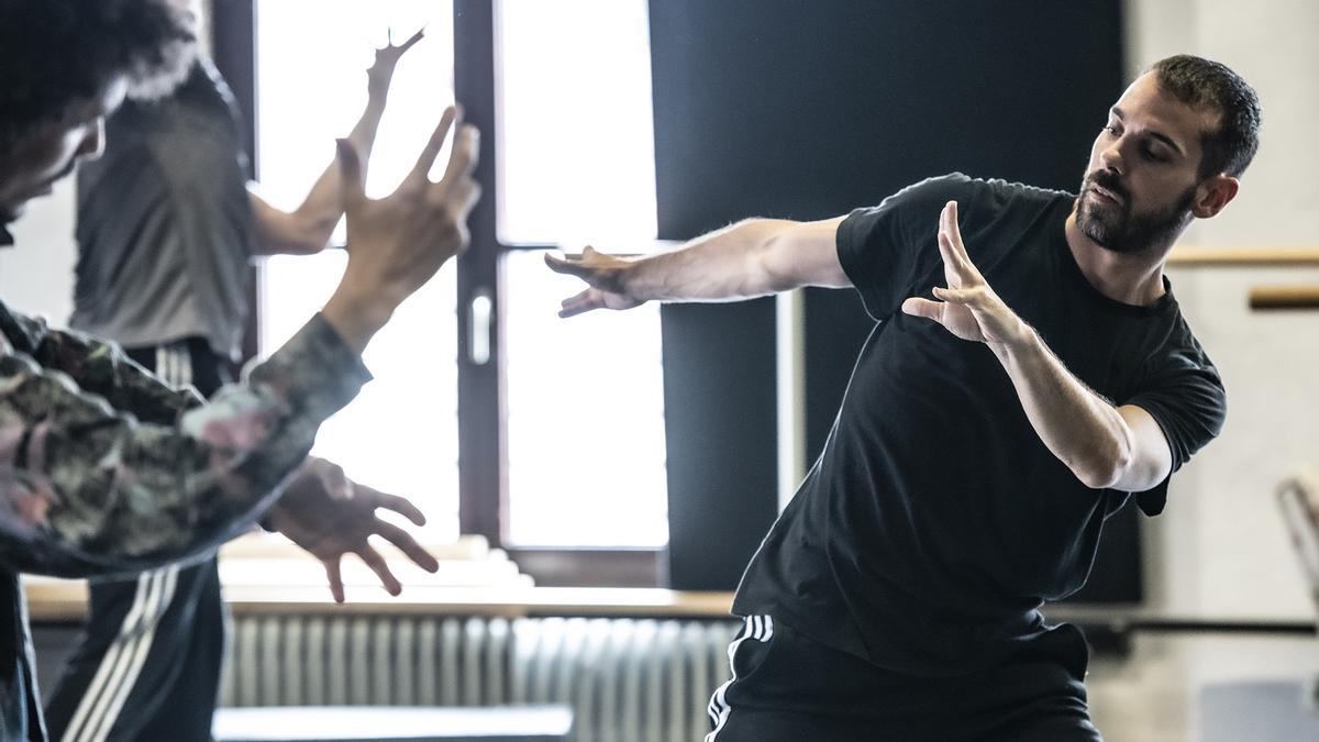 El coreógrafo alicantino Iván Pérez en un ensayo