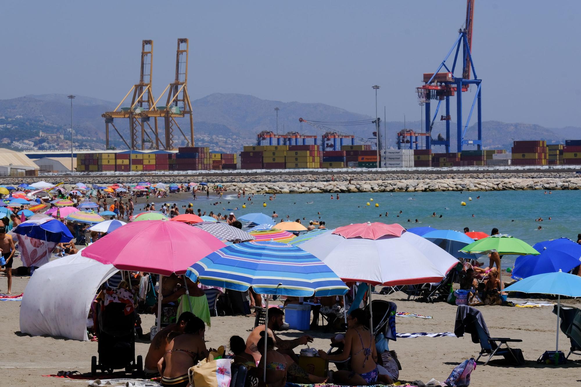 Las playas de Málaga llenas en el fin de semana de inicio de las vacaciones de agosto