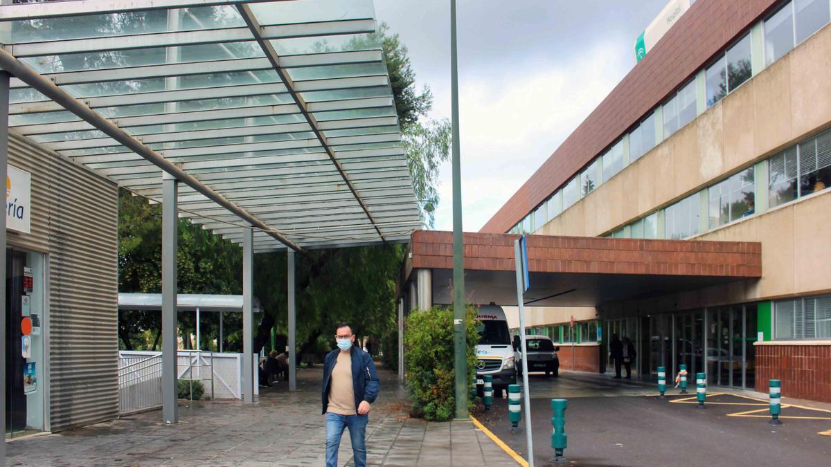 Entrada principal del hospital Infanta Margarita de Cabra.