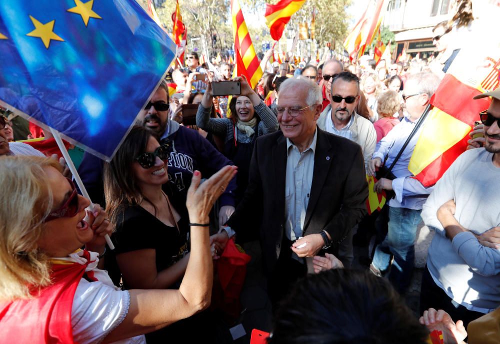 Milers de persones es manifesten a favor de la unitat d'Espanya a Barcelona