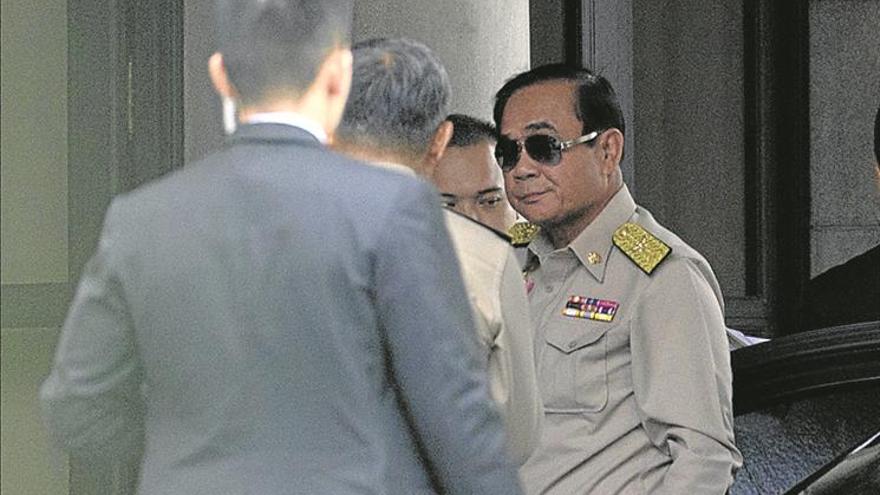 El general golpista Prayuth se arroga la victoria en Tailandia