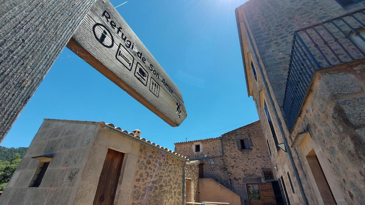 Wanderhütte Son Amer, ein klassisches Etappenziel des Tramuntana-Weitwanderwegs GR 221 und zugleich Startpunkt des Weitwanderwegs GR 222 zur Region Artà. Wanderhütte Son Amer, ein klassisches Etappenziel des Tramuntana-Weitwanderwegs GR 221 und zugleich Startpunkt des Weitwanderwegs GR 222 zur Region Artà.