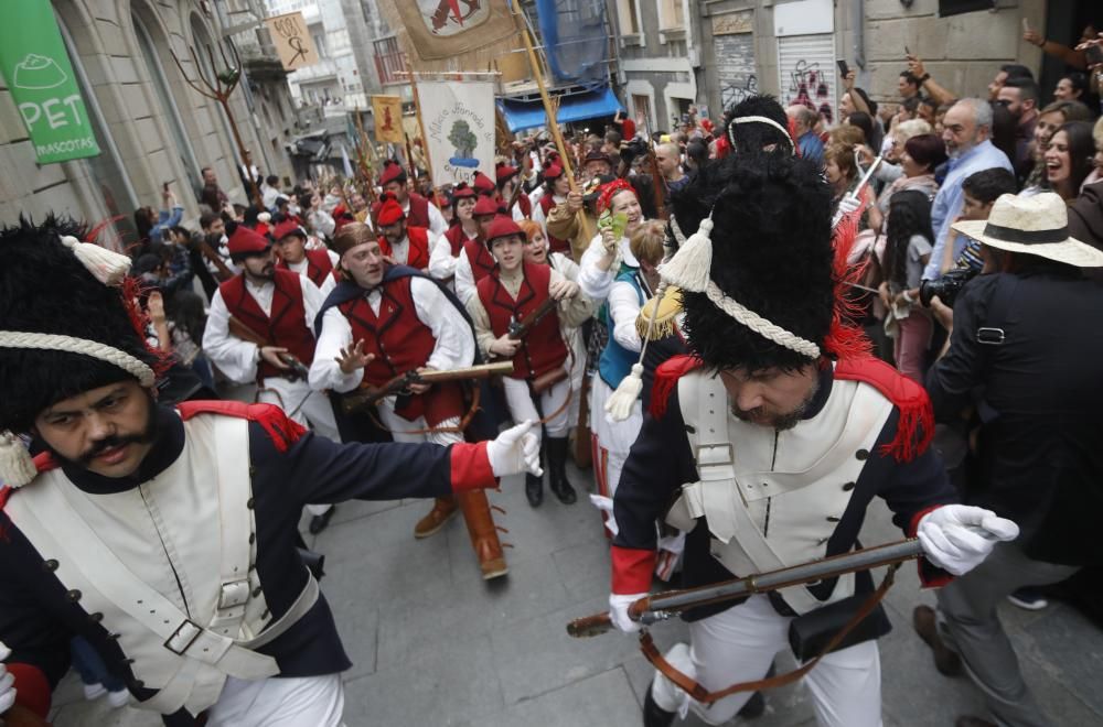 La representación de la expulsión de las tropas invasoras francesas congrega en el casco histórico a miles de personas para disfrutar del broche de oro a un fin de semana de fiesta.