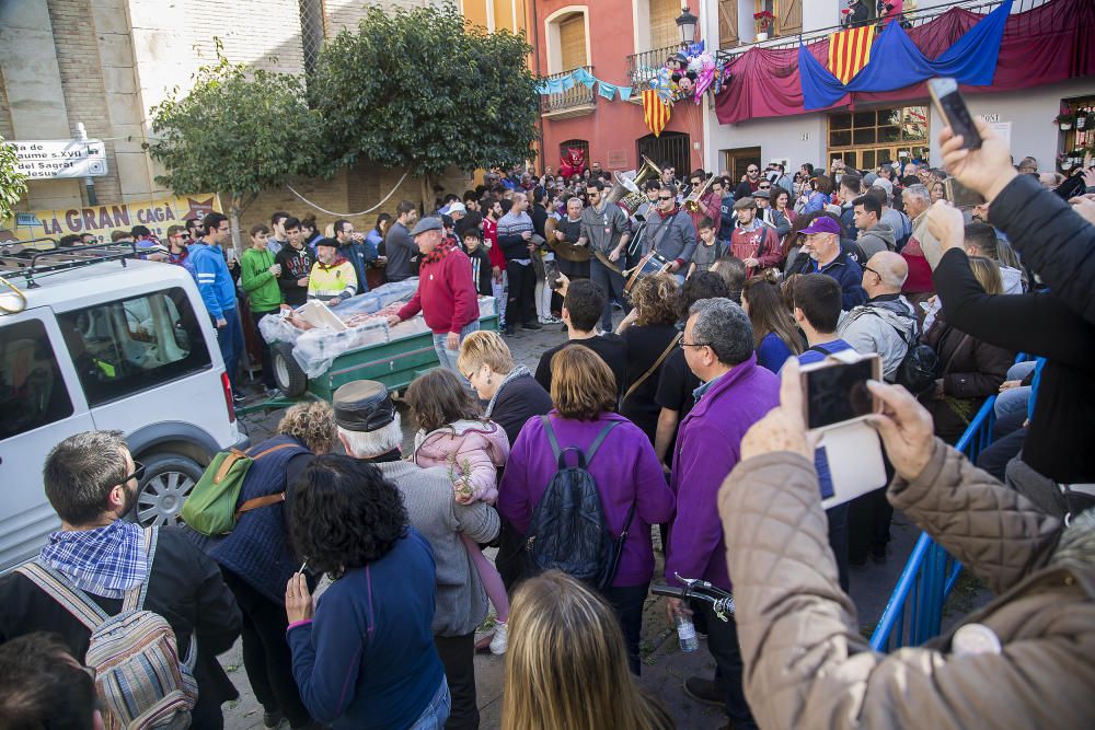 Relleu conmemora Sant Antoni reviviendo la matanza del cerdo