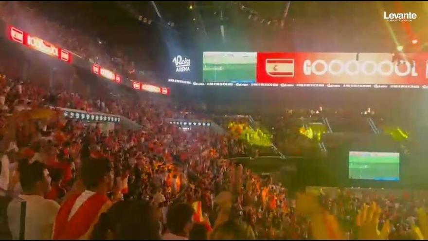 Así celebra el Roig Arena el gol de Ferran Torres