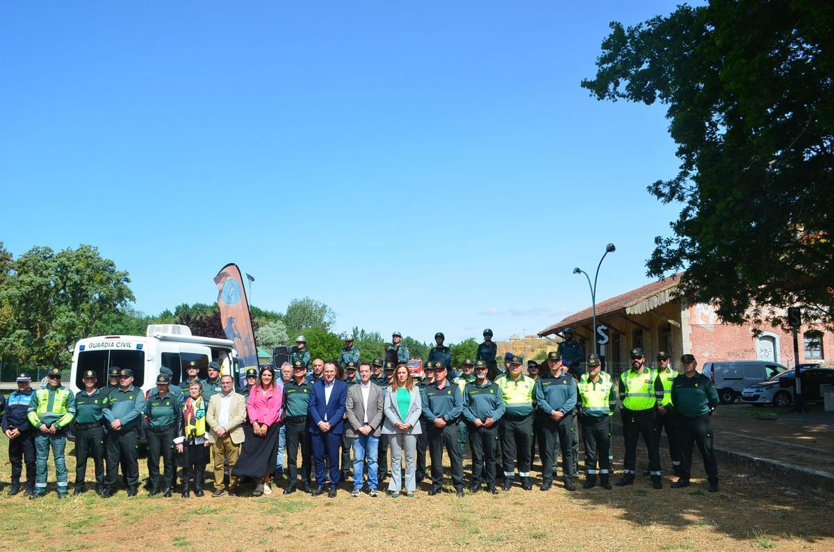 Participantes en la presentación del Plan de Seguridad de la Guardia Civil en el Camino de Santiago, en Benavente. / E. P.