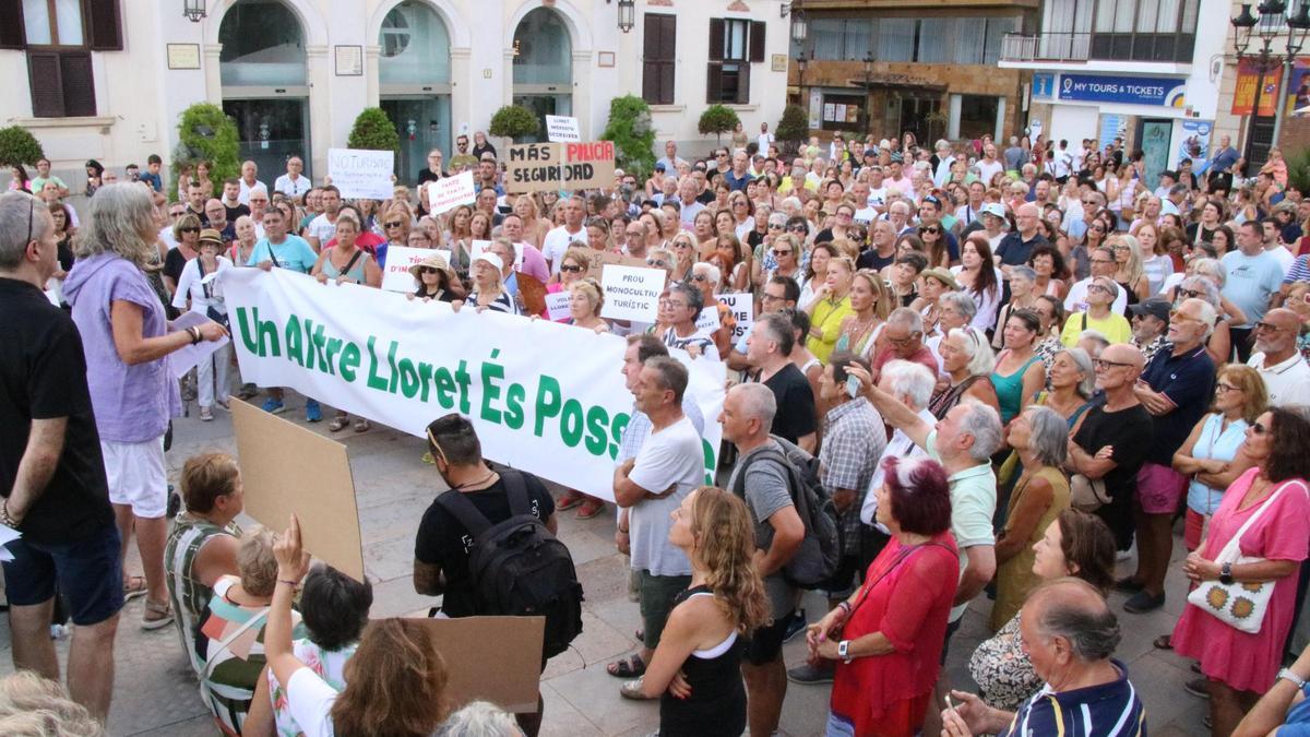 La manifestación de vecinos de Lloret de Mar