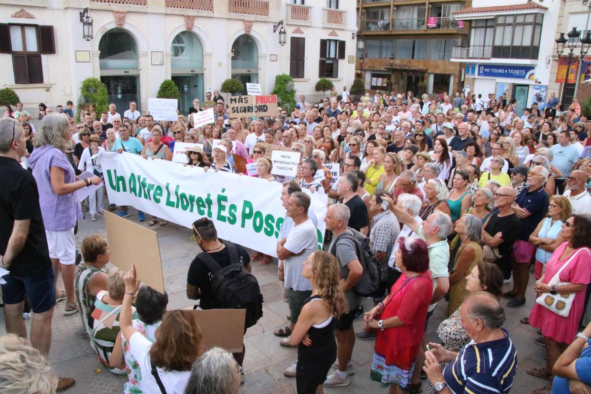 La manifestación de vecinos de Lloret de Mar