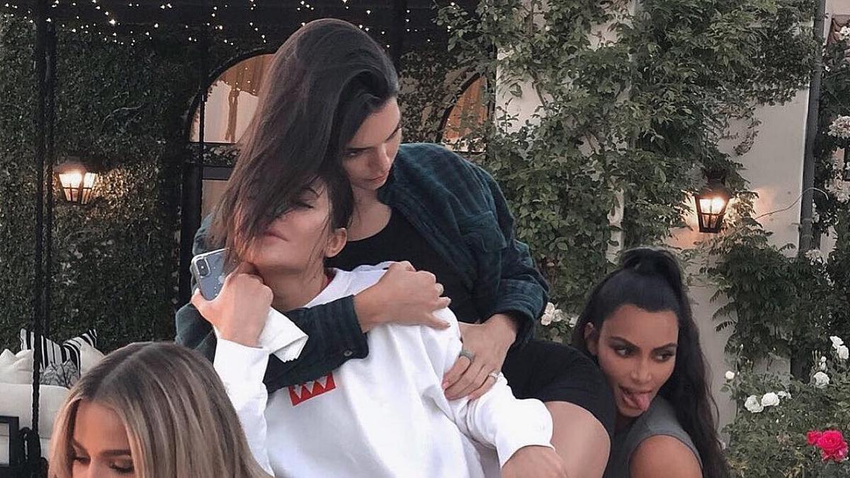 Las hermanas Kardashian-Jenner posando divertidas