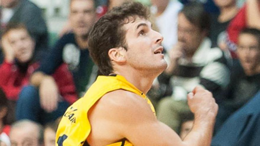 El base y capitán del Gran Canaria, Tomás Bellas, en un lance del partido. | acb-media